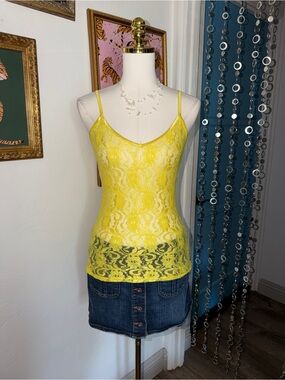 Vintage Y2K Yellow Lace Cami Tank Top - Women's Sleeveless Layering Top